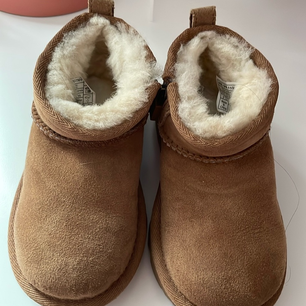 Toddler chestnut Uggs